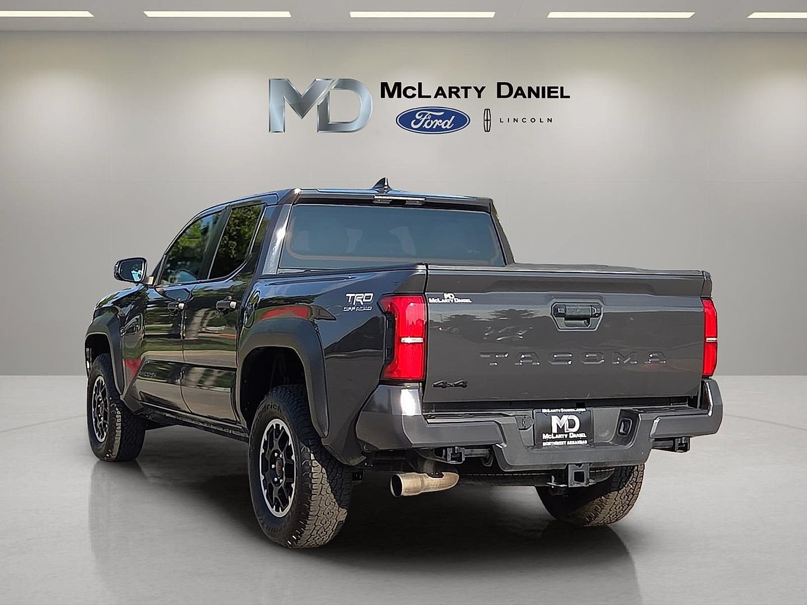 Used 2025 Toyota Tacoma TRD Off-Road AWD/4WD image 4