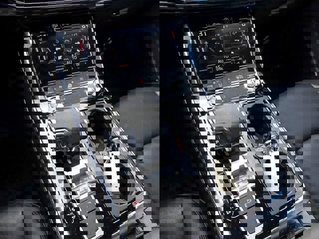 Used 2024 Audi Q7 3.0T Premium Plus image 28