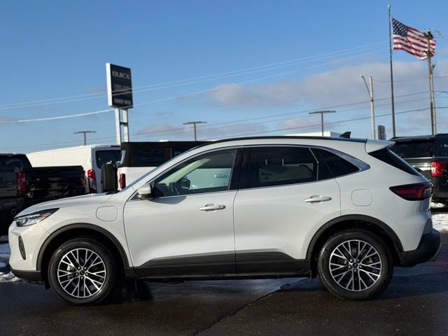 Certified 2025 Ford Escape SE image 43