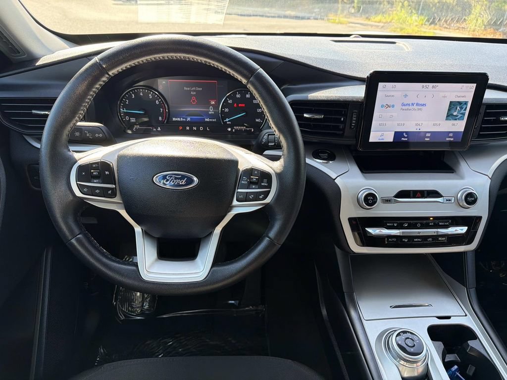 Certified 2024 Ford Explorer XLT RWD image 11