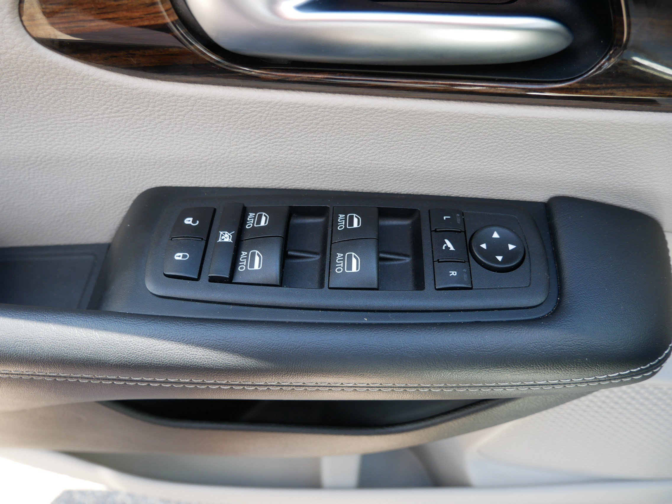 Used 2023 Chrysler Pacifica Limited FWD image 20