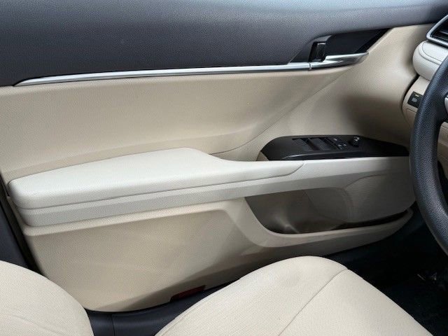 Used 2021 Toyota Camry LE image 29