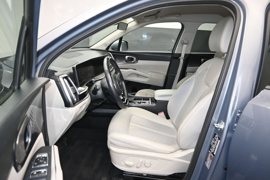 Used 2024 Kia Sorento S FWD image 13