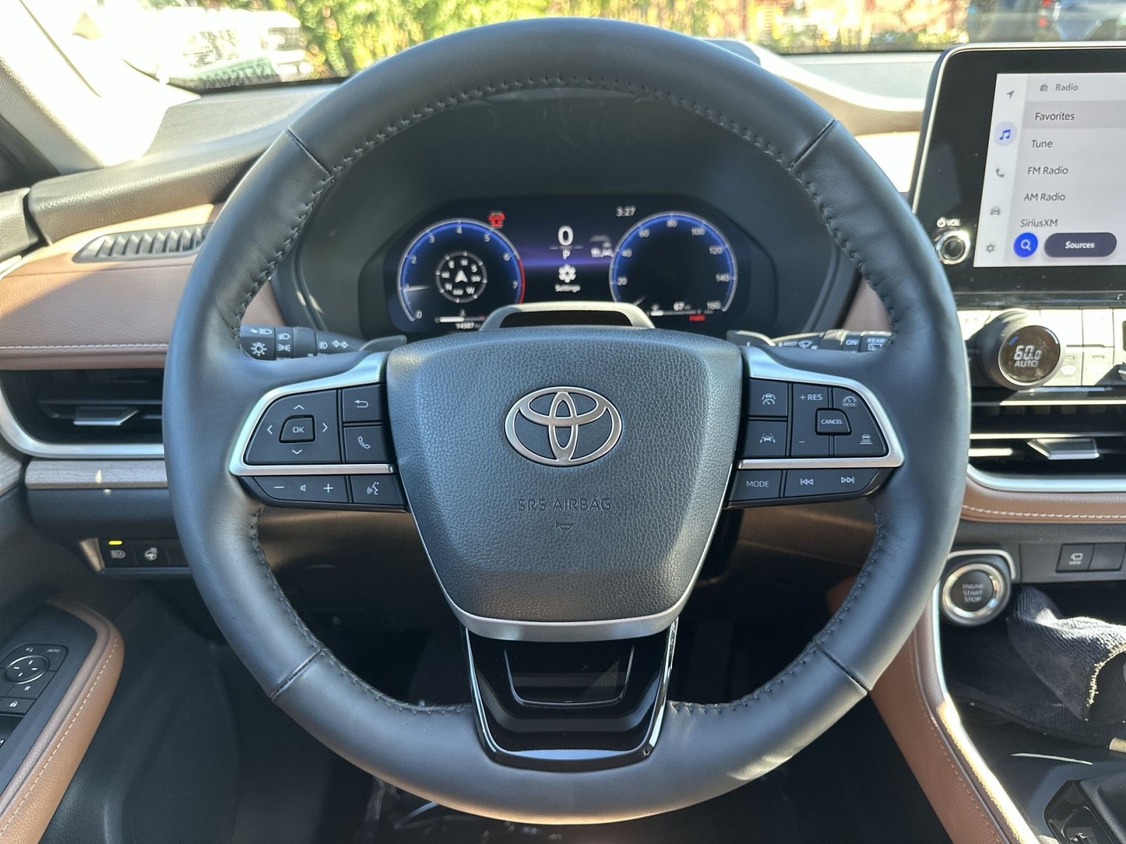 Used 2025 Toyota Grand Highlander AWD image 17