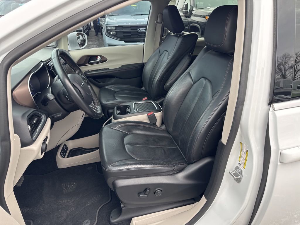 Used 2019 Chrysler Pacifica Touring-L Plus w/ Tire & Wheel Group image 12