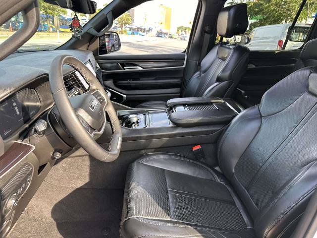 Used 2024 Jeep Wagoneer L 4WD w/ Premium Group I image 15