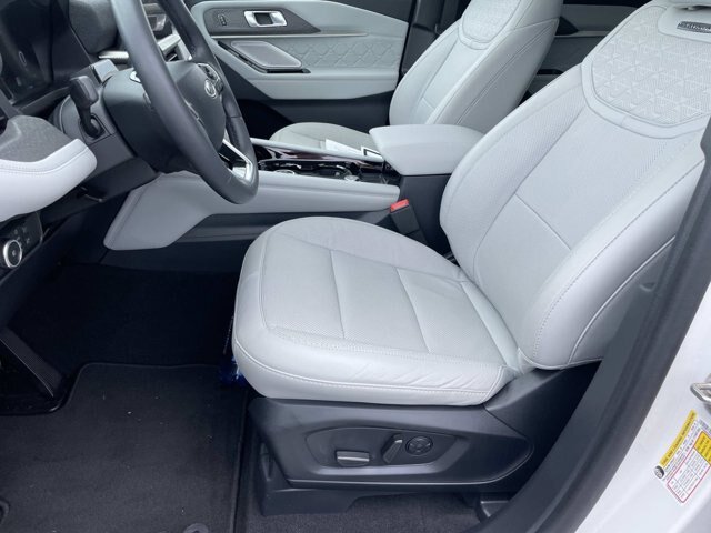 Certified 2025 Ford Explorer Platinum w/ Ultimate Package AWD/4WD image 18