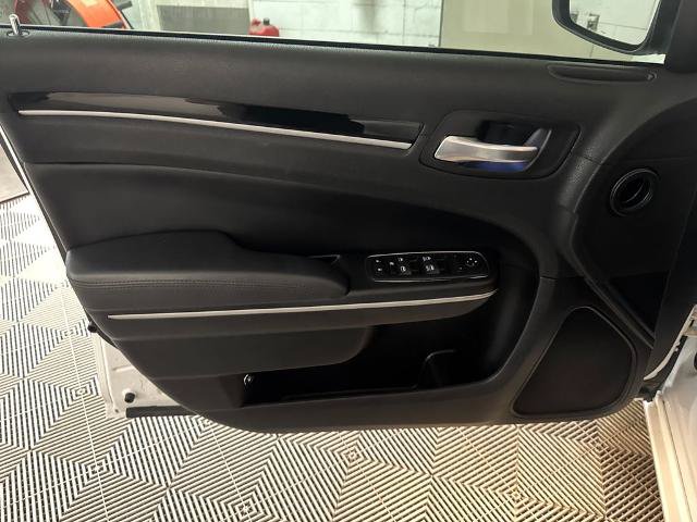Used 2023 Chrysler 300 Touring w/ Safetytec Plus Group RWD image 10