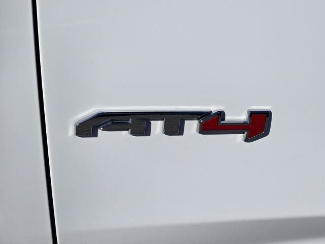 Used 2024 GMC Yukon AT4 AWD/4WD image 10