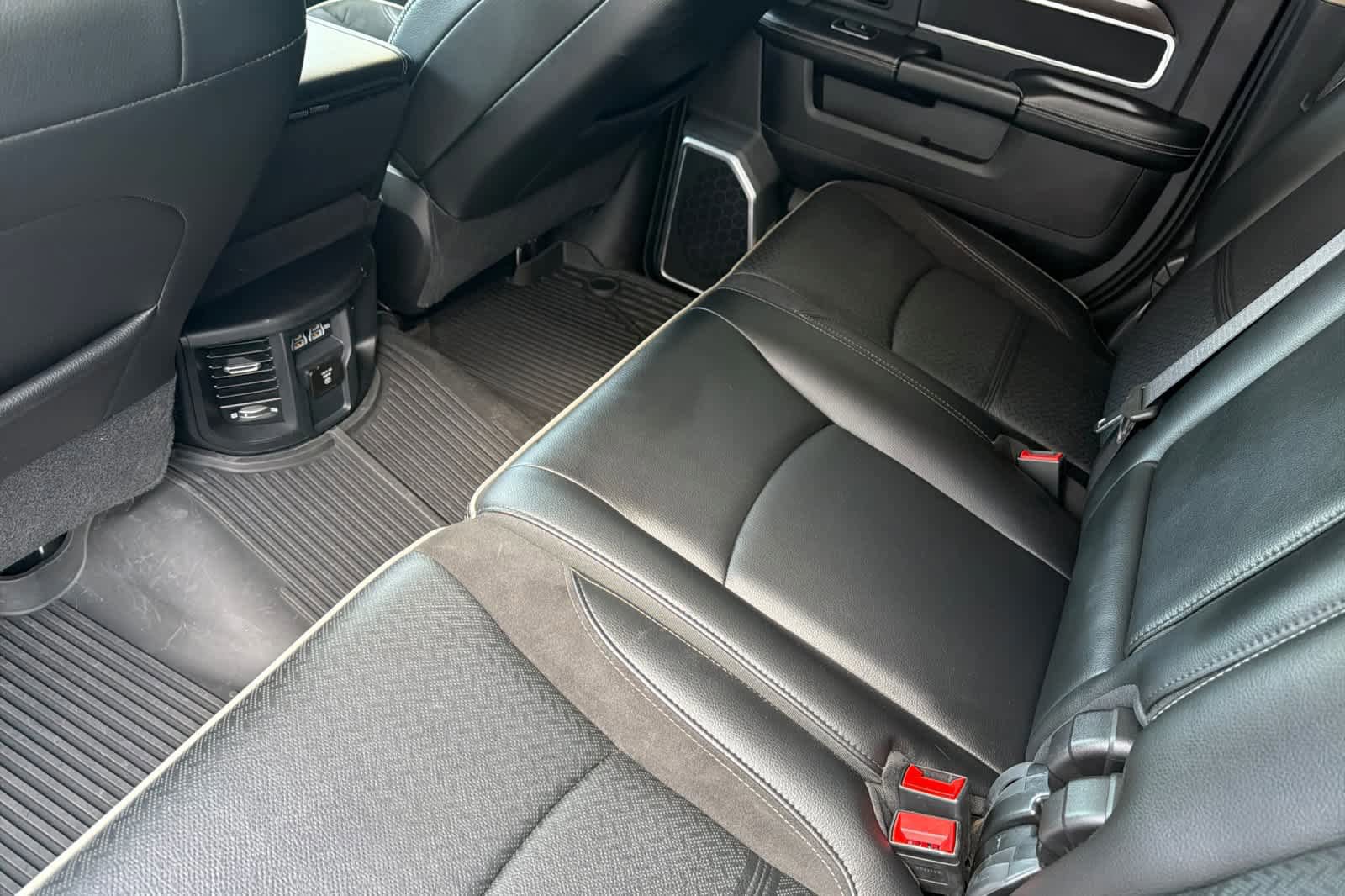 Used 2022 RAM 2500 Laramie AWD/4WD image 10