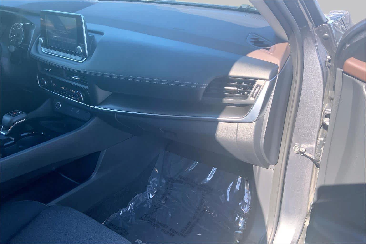 Used 2023 Nissan Rogue SV FWD image 19