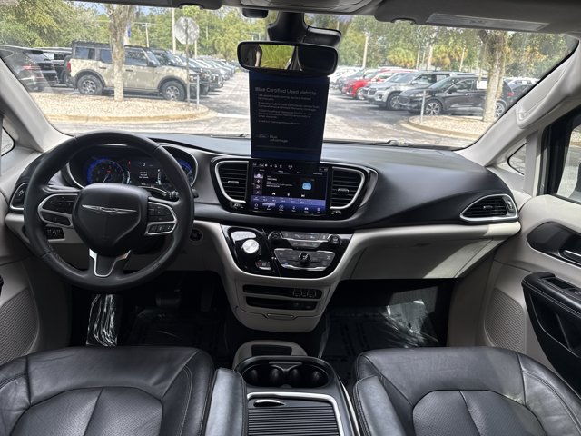 Used 2022 Chrysler Pacifica Touring-L FWD image 19