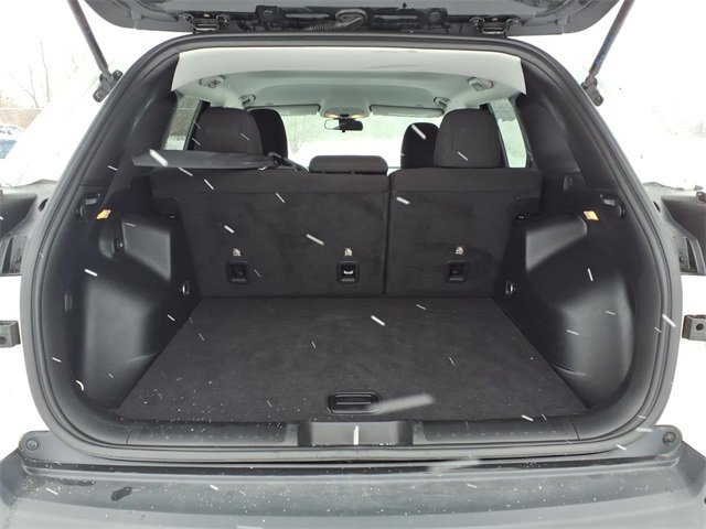 Used 2019 Jeep Cherokee Latitude w/ Cold Weather Group image 9