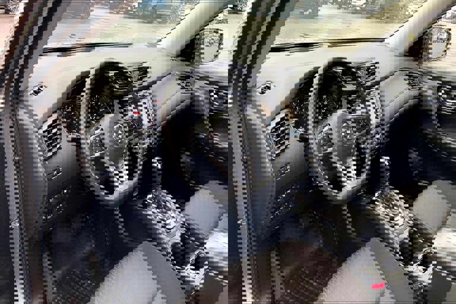 Used 2019 Nissan Rogue SV w/ Premium Package image 16