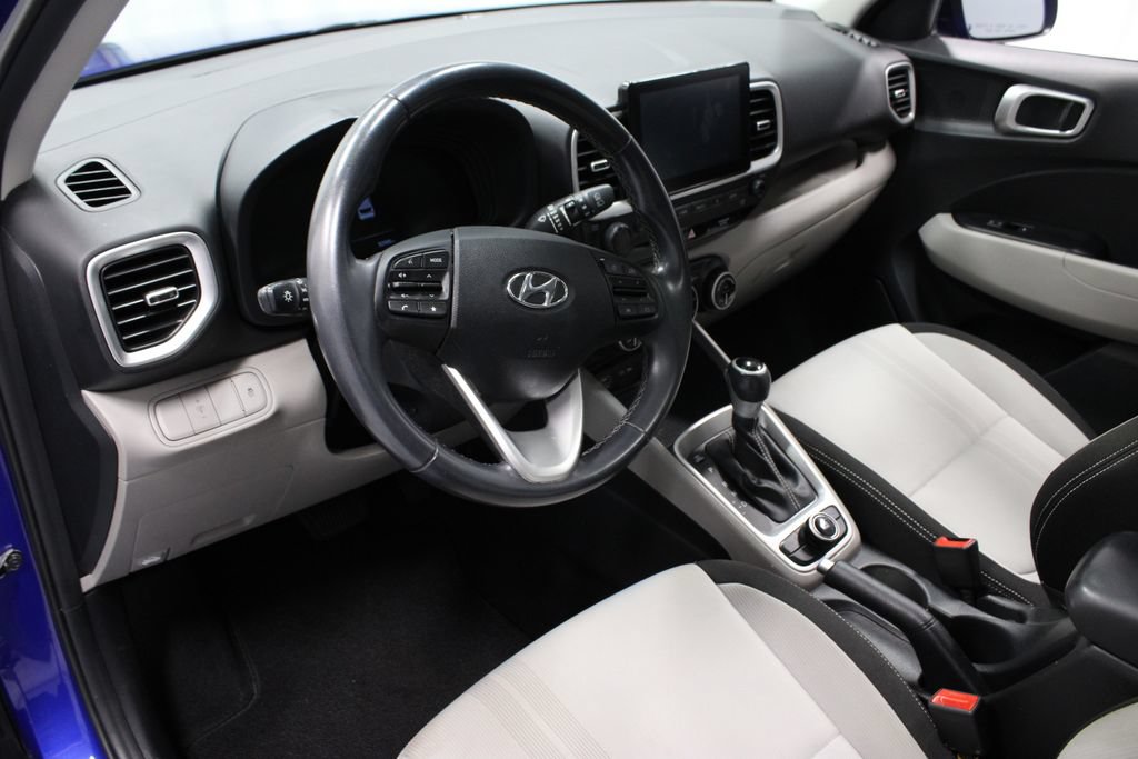 Used 2024 Hyundai Venue SEL FWD image 18