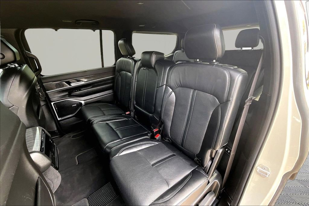 Used 2022 Jeep Wagoneer Series III w/ Convenience Group I AWD/4WD image 26