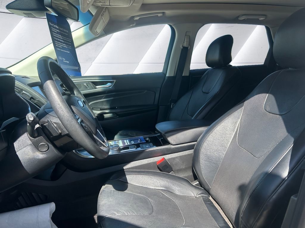 Certified 2019 Ford Edge Titanium w/ Equipment Group 301A image 7