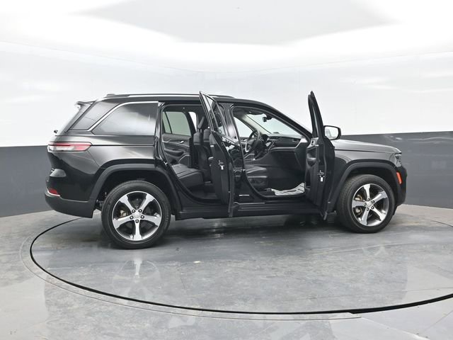 Used 2023 Jeep Grand Cherokee Limited AWD/4WD image 30