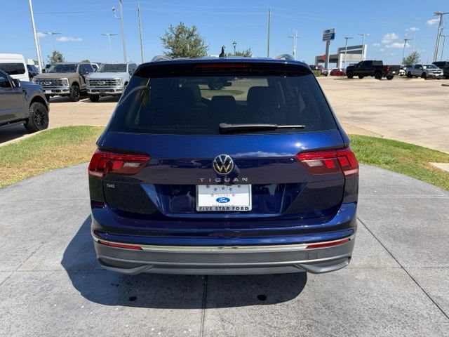 Used 2023 Volkswagen Tiguan SE w/ Panoramic Sunroof Package FWD image 6