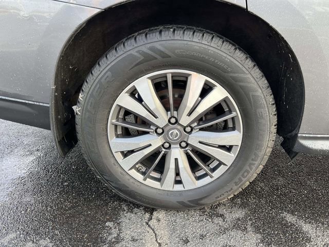 Used 2017 Nissan Pathfinder S image 11