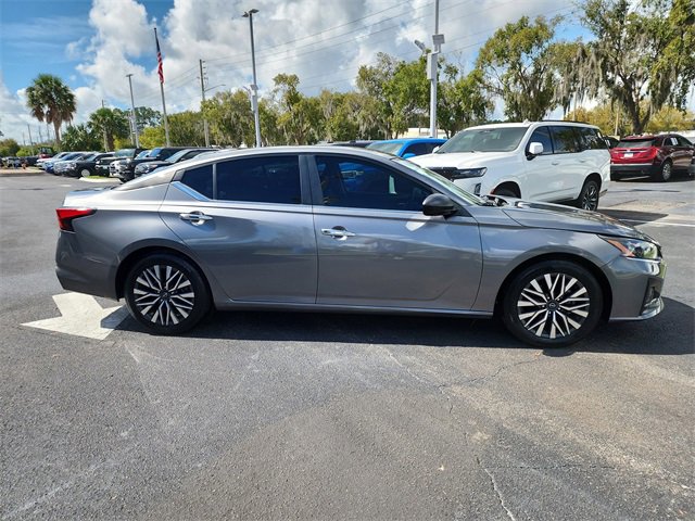 Used 2024 Nissan Altima 2.5 SV image 2