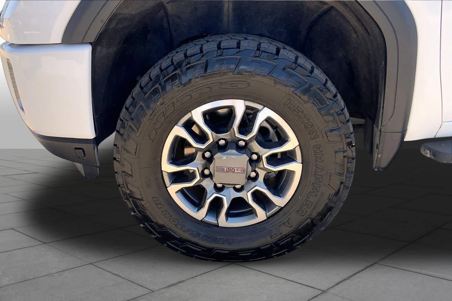 Used 2022 GMC Sierra 2500 AT4 AWD/4WD image 11