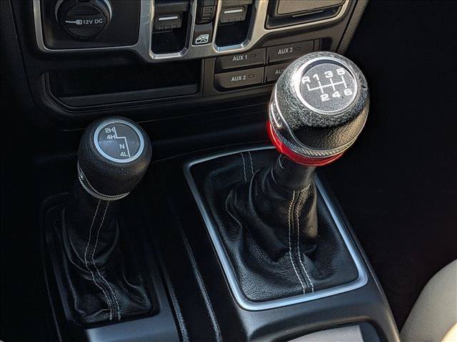 Used 2018 Jeep Wrangler Unlimited Sahara AWD/4WD image 12