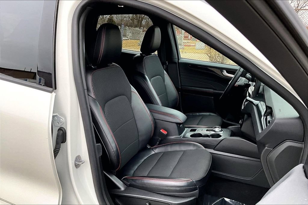 Certified 2023 Ford Escape ST-Line Select w/ Tech Pack #2 AWD/4WD image 7