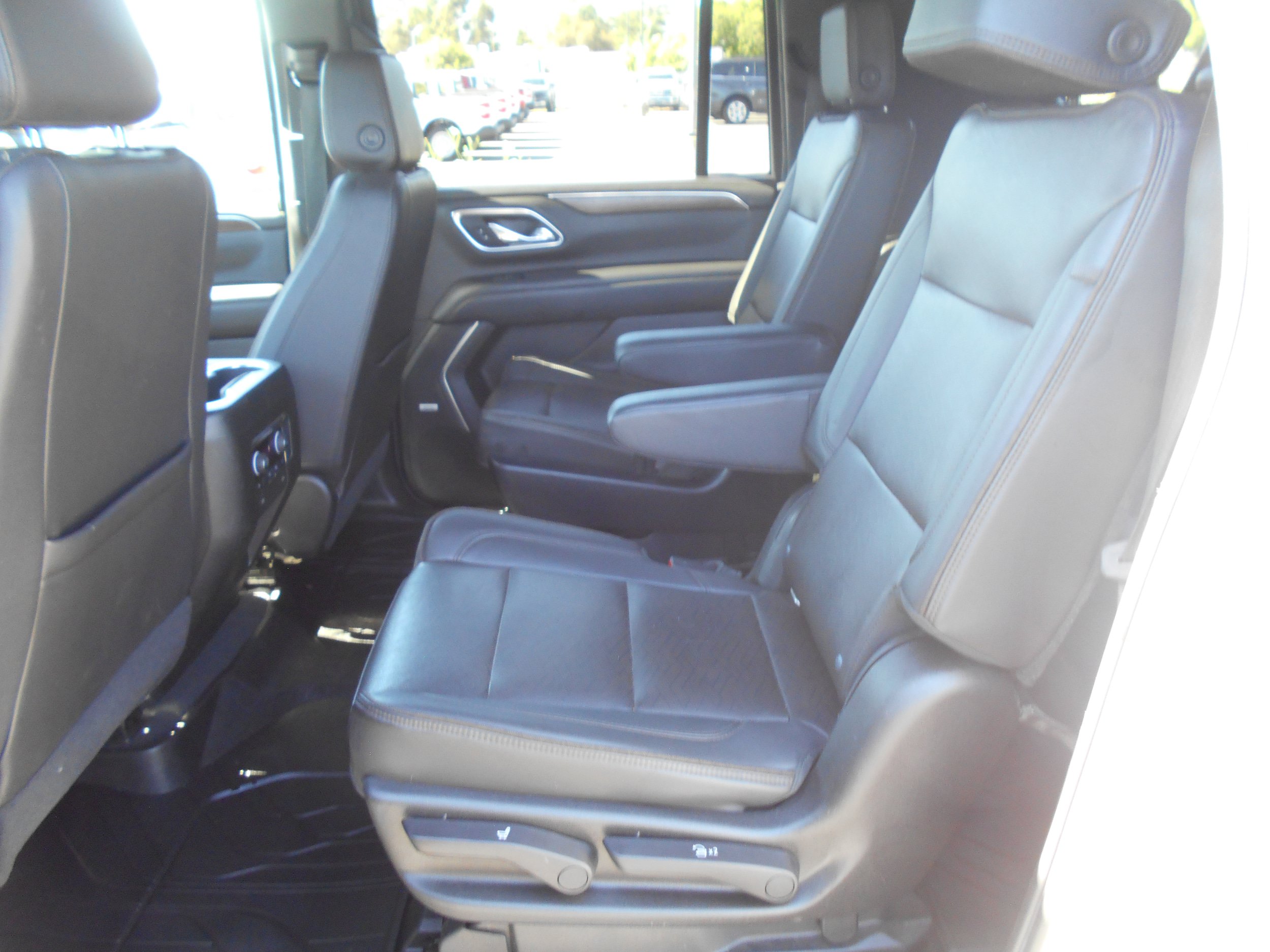 Used 2021 Chevrolet Suburban High Country w/ Premium Package AWD/4WD image 8