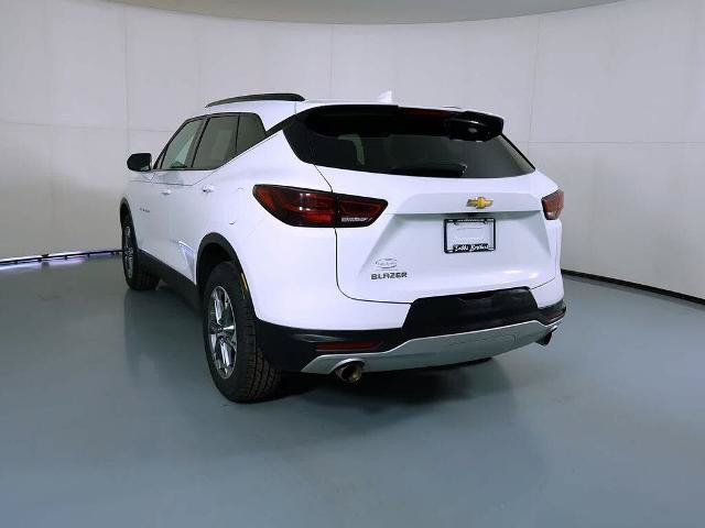 Used 2023 Chevrolet Blazer LT w/ Convenience Package FWD image 3