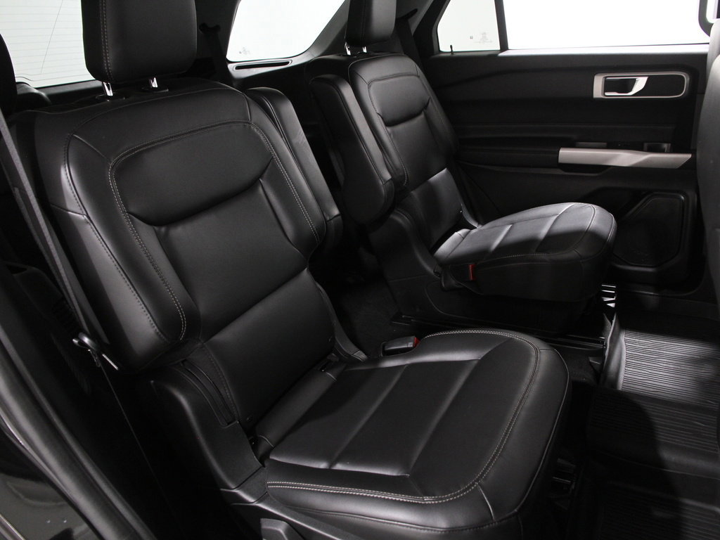 Certified 2022 Ford Explorer XLT w/ Equipment Group 202A image 19