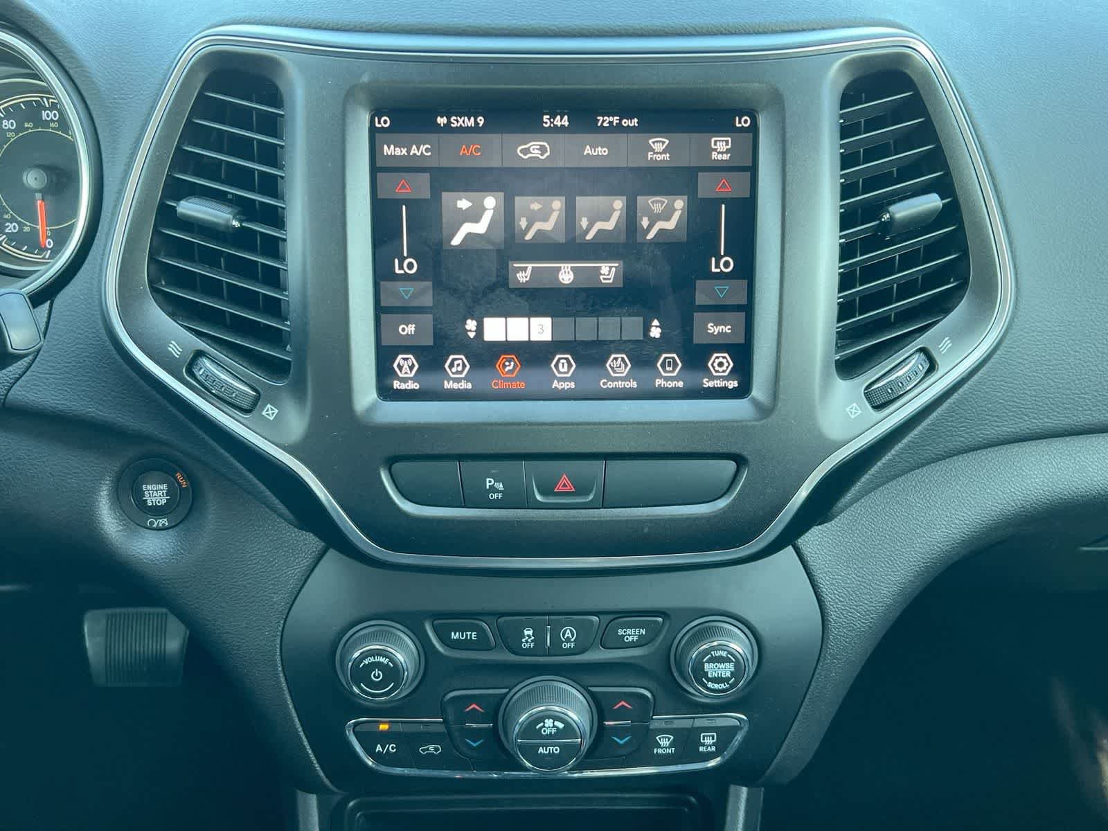 Used 2019 Jeep Cherokee Trailhawk AWD/4WD image 27