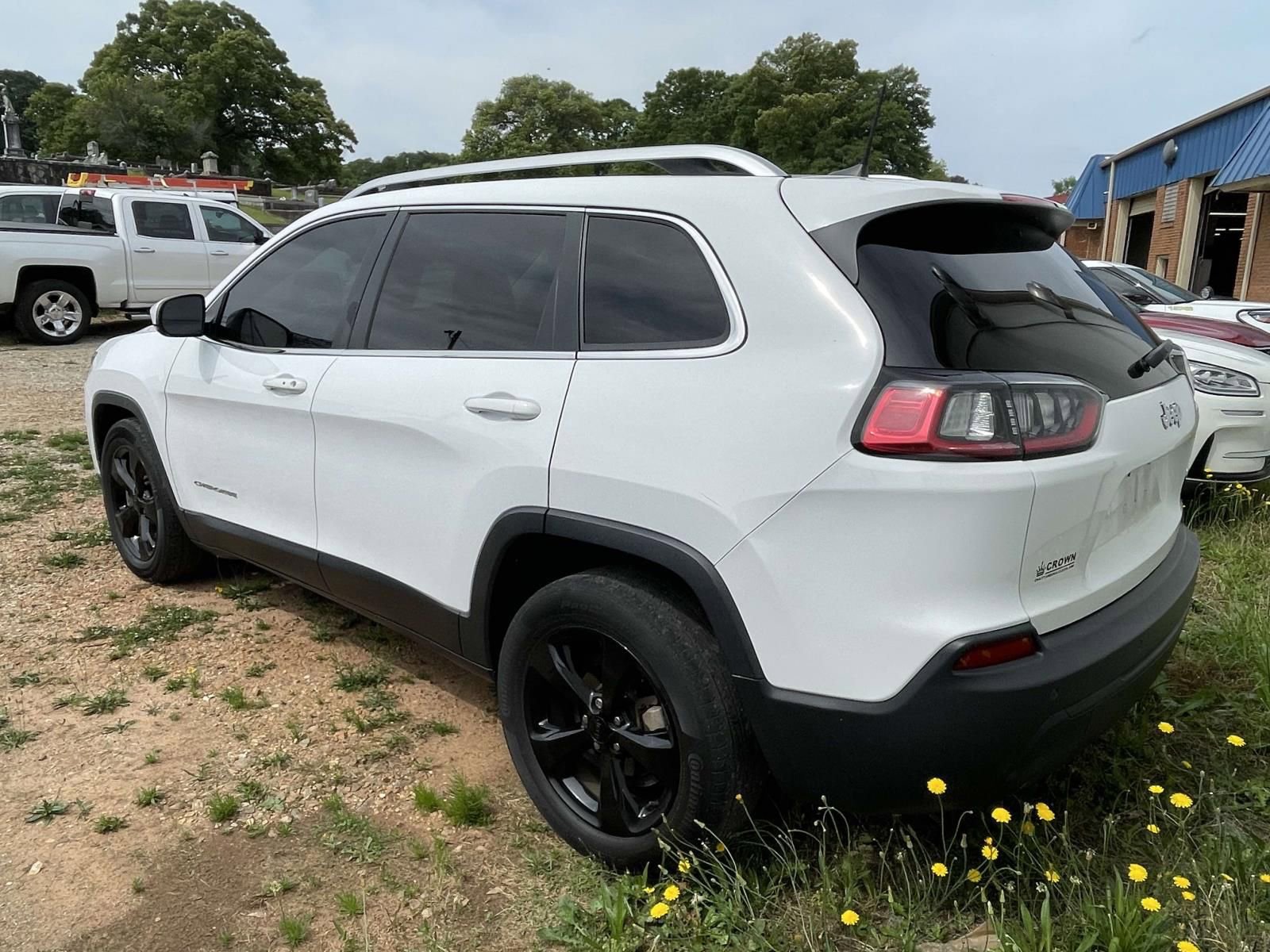 Used 2020 Jeep Cherokee Latitude Plus w/ Cold Weather Group FWD image 6