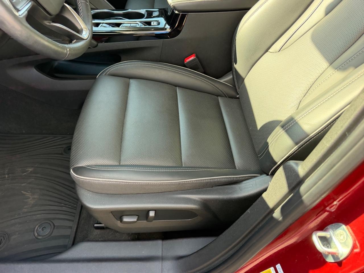 Used 2023 Buick Envision Essence FWD image 21