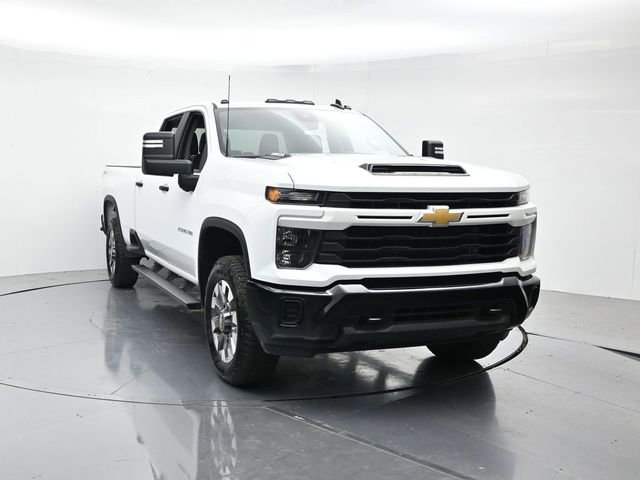 Used 2025 Chevrolet Silverado 2500 Custom AWD/4WD image 4