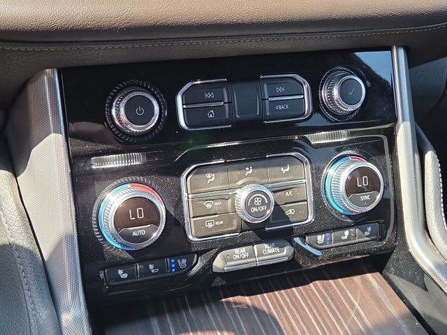 Used 2021 GMC Yukon Denali w/ Denali Premium Package AWD/4WD image 27