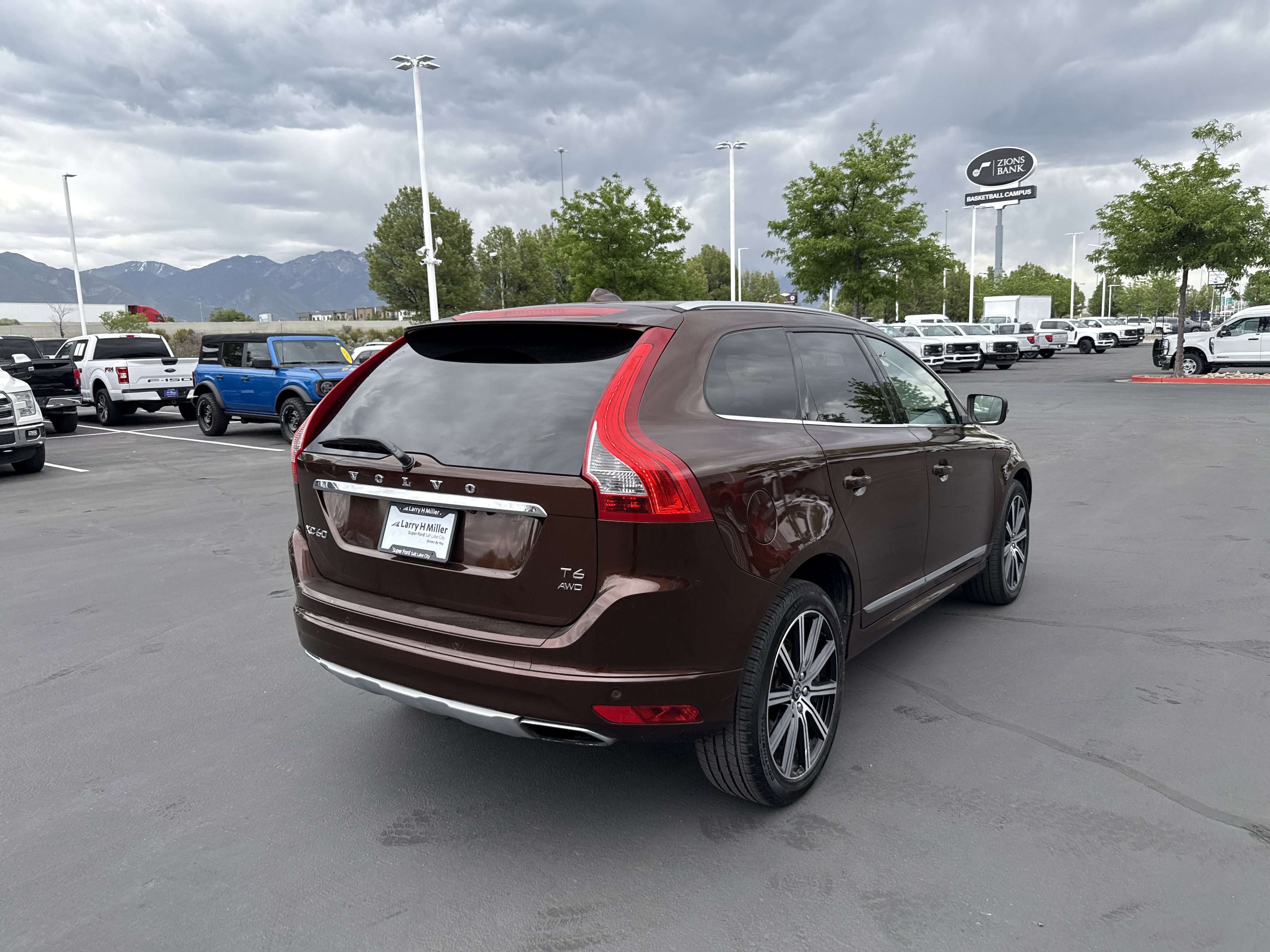 Used 2017 Volvo XC60 T6 Inscription w/ Climate Package AWD/4WD image 5