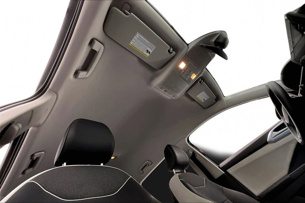 Used 2025 Volkswagen Taos SE image 22