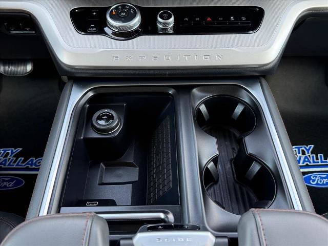 Certified 2025 Ford Expedition Active AWD/4WD image 18