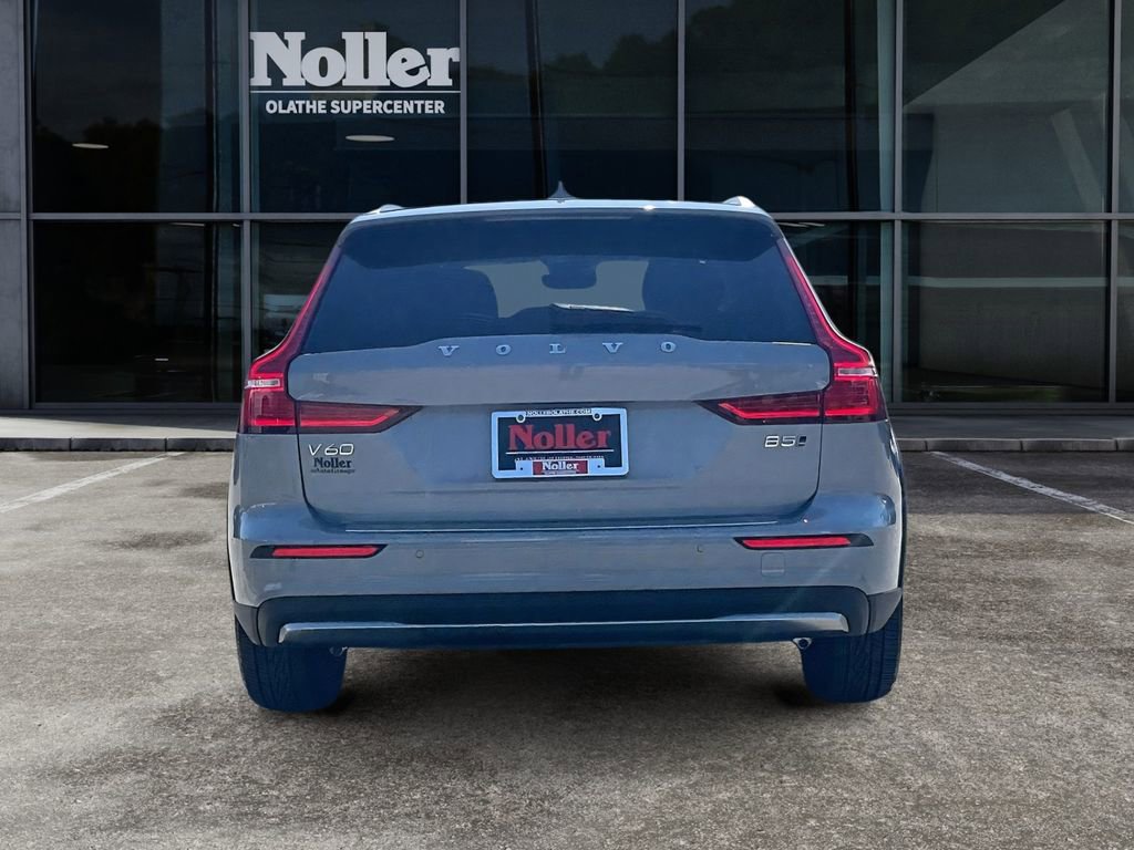 Used 2024 Volvo V60 B5 Cross Country Plus AWD/4WD image 3