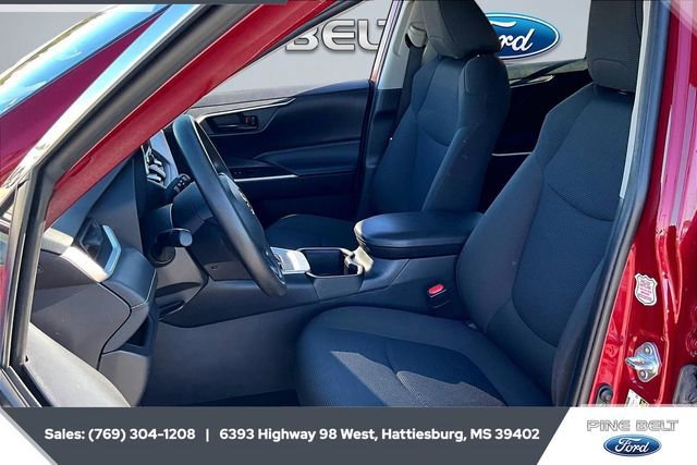 Used 2024 Toyota RAV4 LE image 18