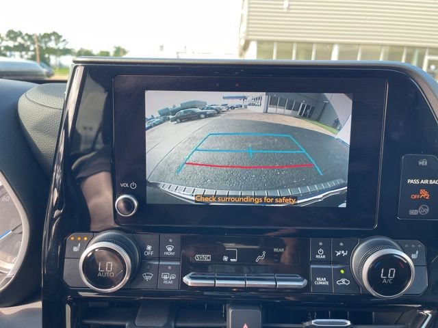 Used 2023 Toyota Highlander XLE FWD image 29