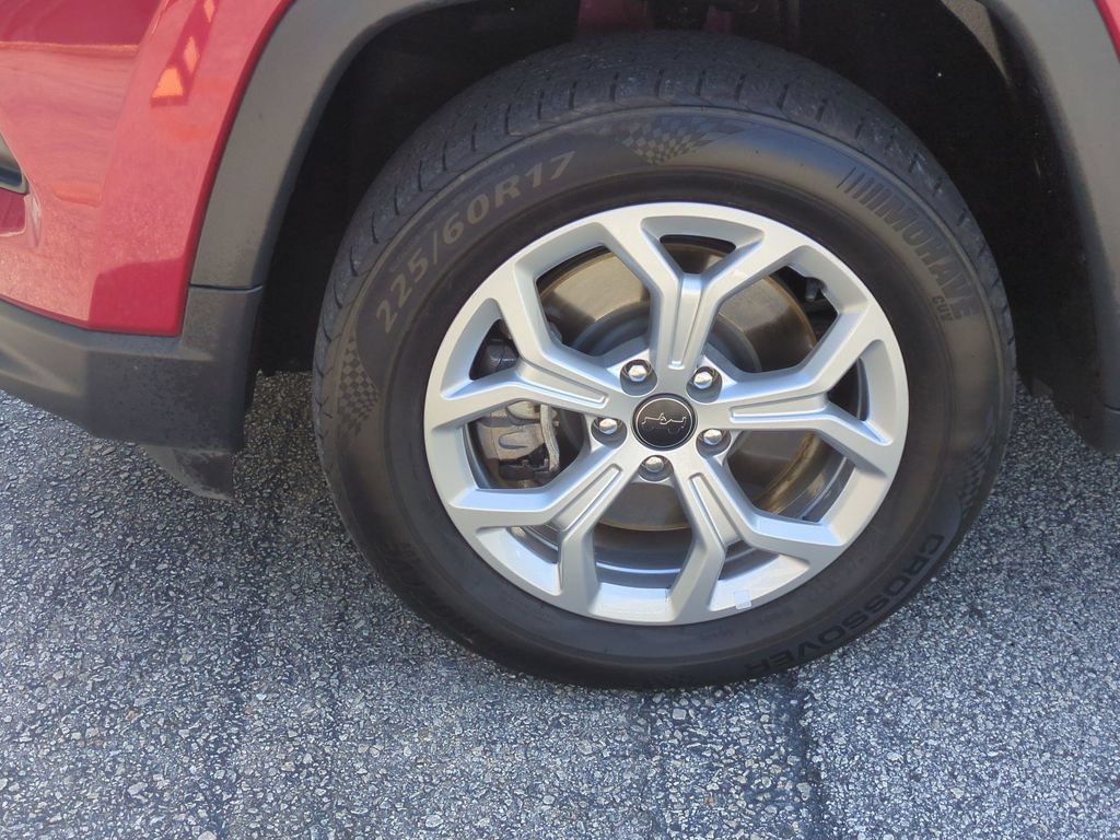 Used 2025 Jeep Compass Latitude AWD/4WD image 28