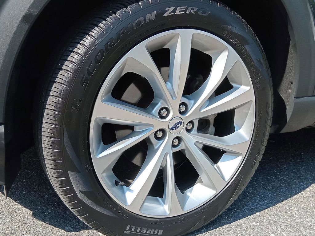 Certified 2022 Ford Explorer Platinum w/ Equipment Group 601A AWD/4WD image 11