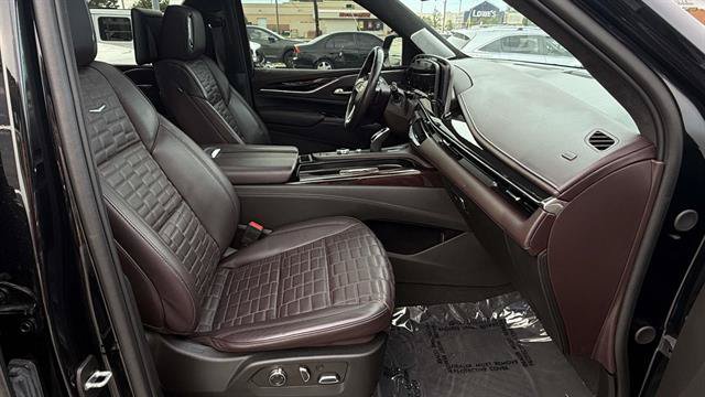 Used 2024 Cadillac Escalade Sport Platinum w/ LPO, ONYX Package AWD/4WD image 22
