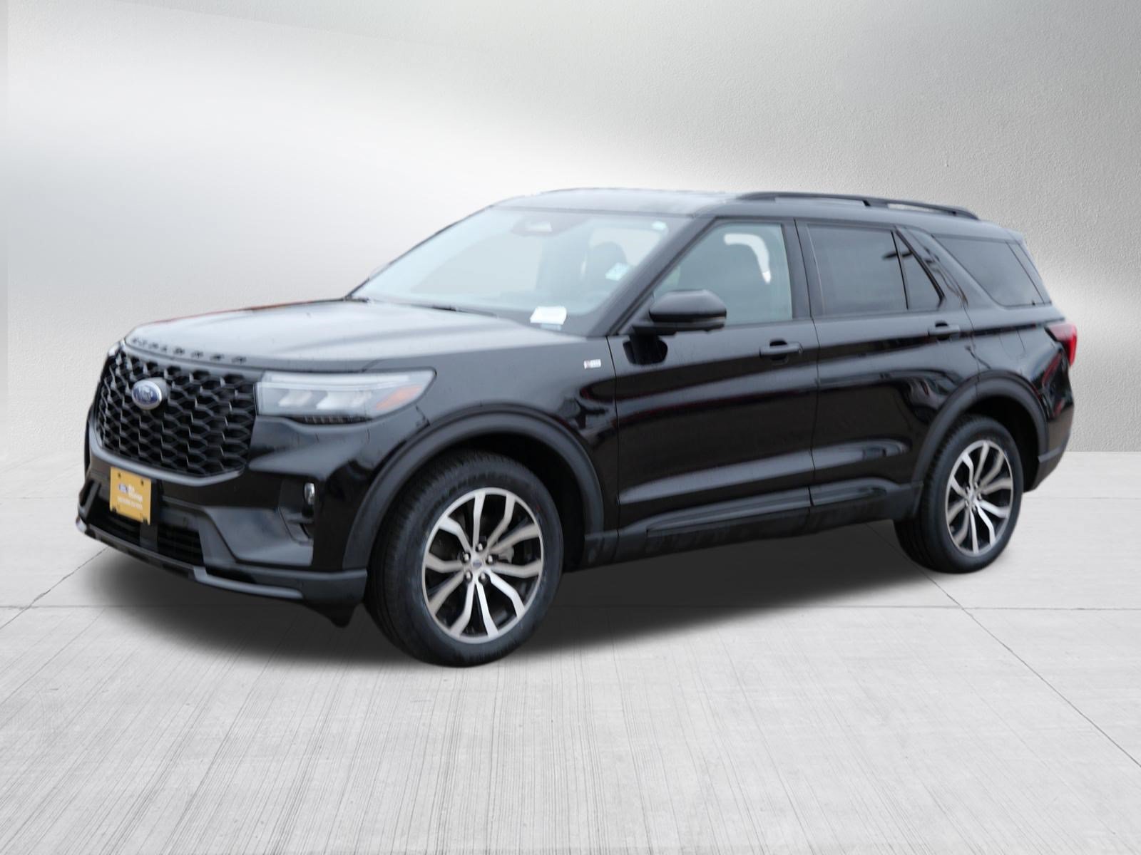 Certified 2025 Ford Explorer ST-Line AWD/4WD image 3