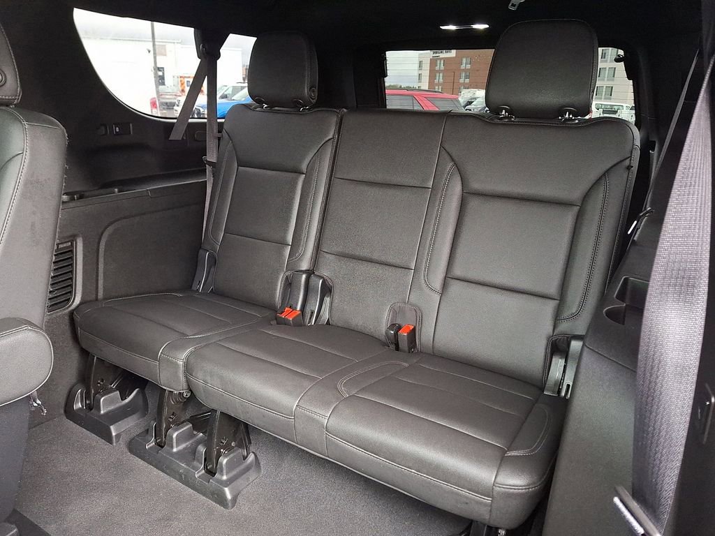 Used 2022 Chevrolet Suburban Z71 w/ Luxury Package image 13