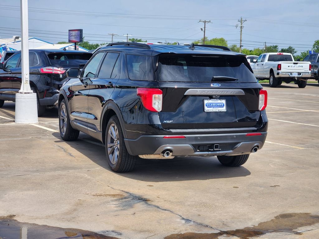 Certified 2024 Ford Explorer XLT w/ Equipment Group 202A RWD image 5
