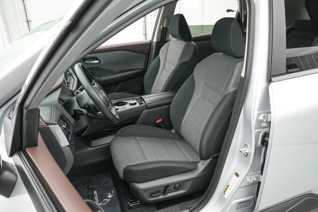Used 2023 Nissan Rogue SV AWD/4WD image 12