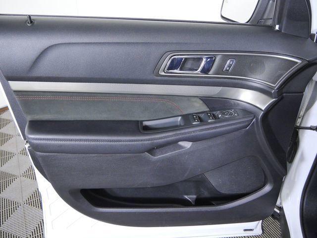 Certified 2018 Ford Explorer XLT w/ Equipment Group 202A AWD/4WD image 21